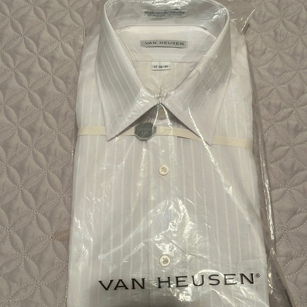 Van Heusen Men’s White Dress Shirt. 17 32/33